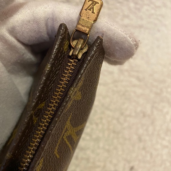 Louis Vuitton Toiletry Pouch 26 vintage - Picture 7 of 11